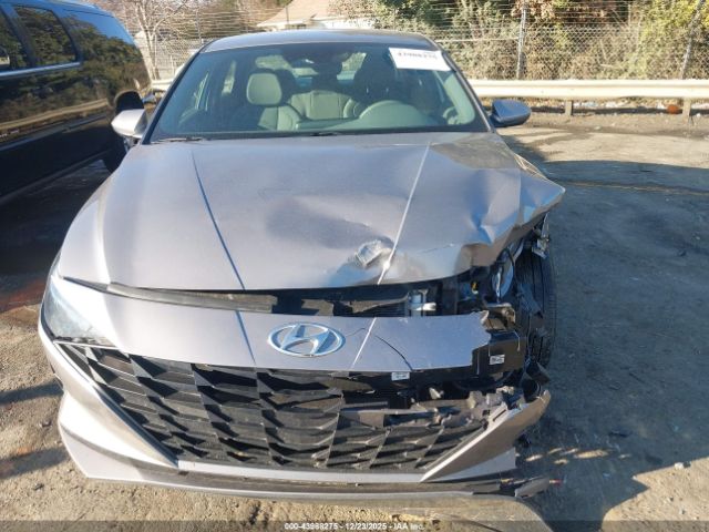 Hyundai ELANTRA Blue Image 11