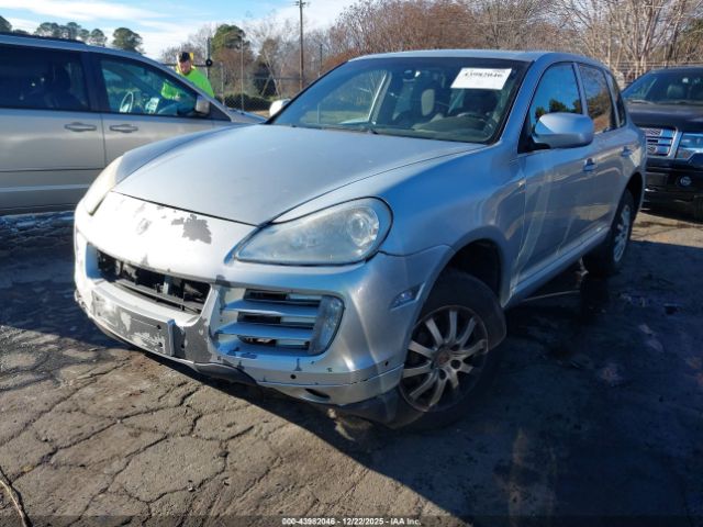 Porsche Cayenne Image 2