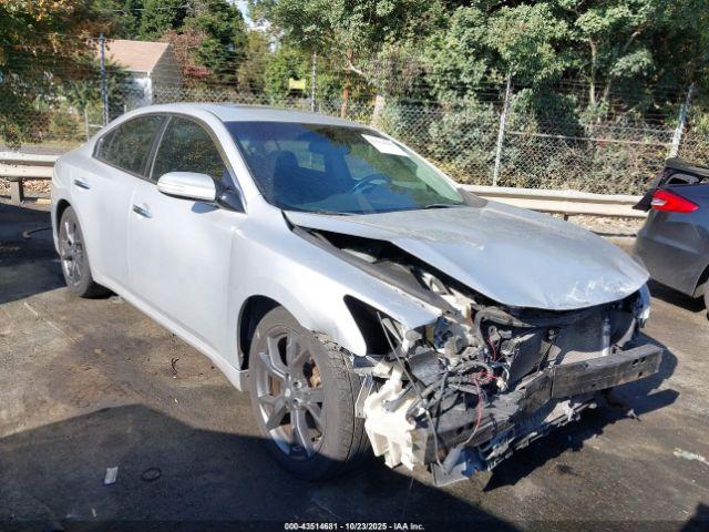 Salvage Nissan Maxima