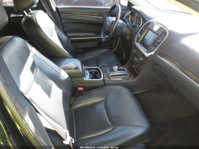 Chrysler 300c Image 17