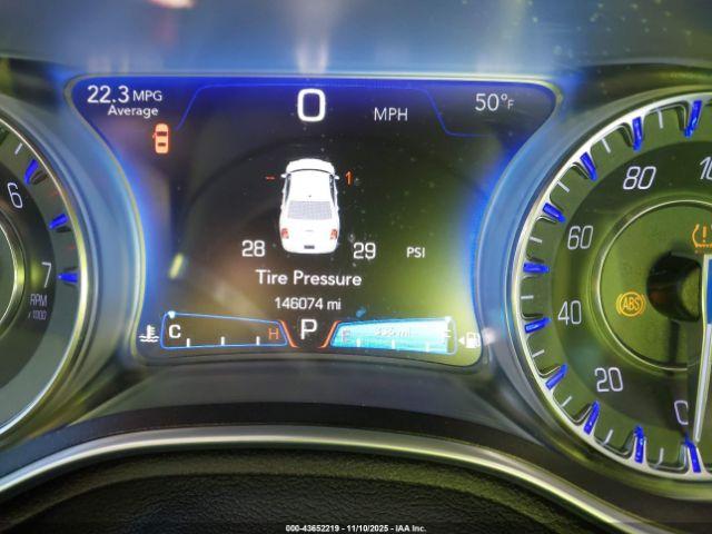 Chrysler 300c Image 6