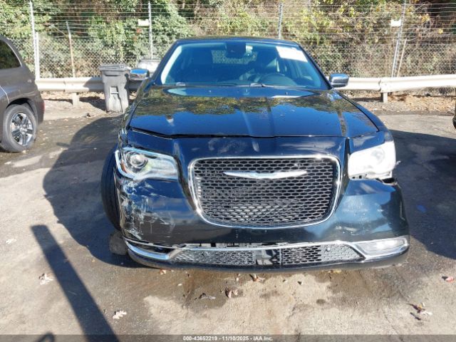 Chrysler 300c Image 12