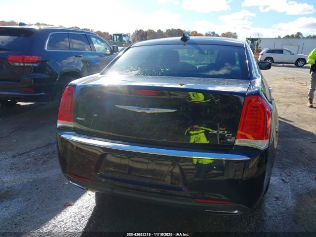 Chrysler 300c Image 15