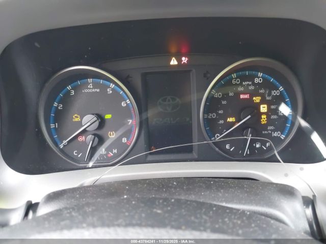 Toyota RAV4 Le Image 2