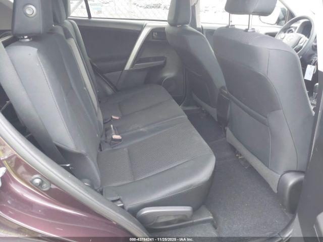 Toyota RAV4 Le Image 8