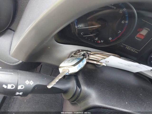 Toyota RAV4 Le Image 12