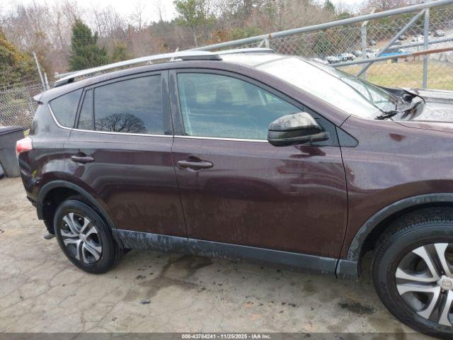 Toyota RAV4 Le Image 14