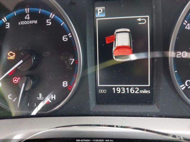 Toyota RAV4 Le Image 11