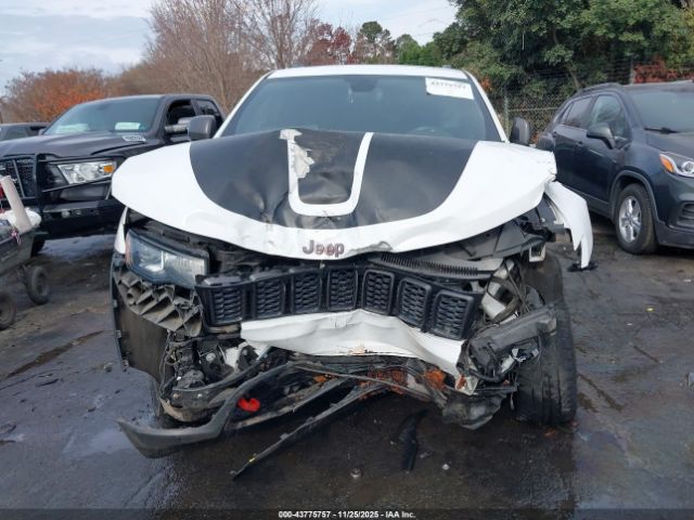 Jeep Grand Cherokee Trailhawk 4x4 Image 14