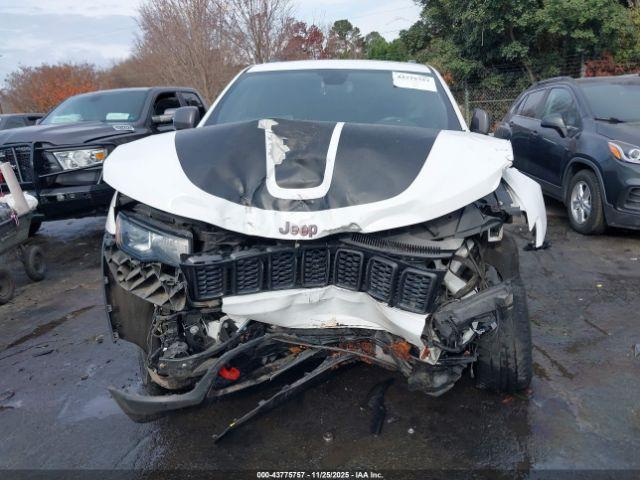 Jeep Grand Cherokee Trailhawk 4x4 Image 14