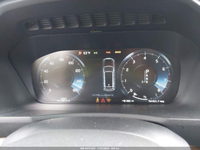 Volvo XC90 T6 Momentum 6 Passenger Image 4