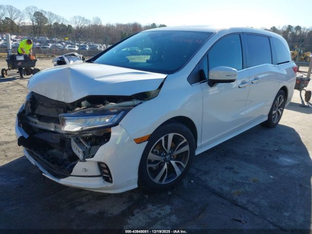 Honda Odyssey Touring Image 2