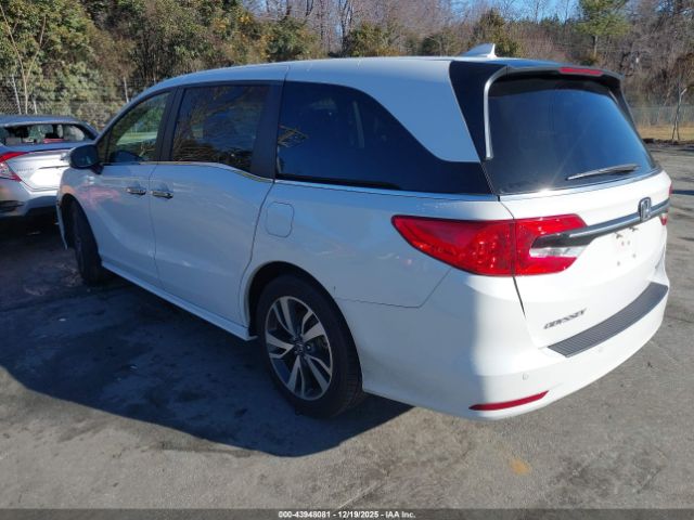 Honda Odyssey Touring Image 3