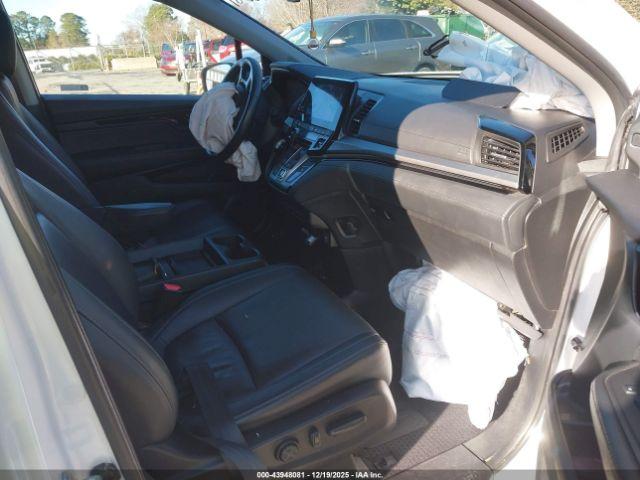 Honda Odyssey Touring Image 5