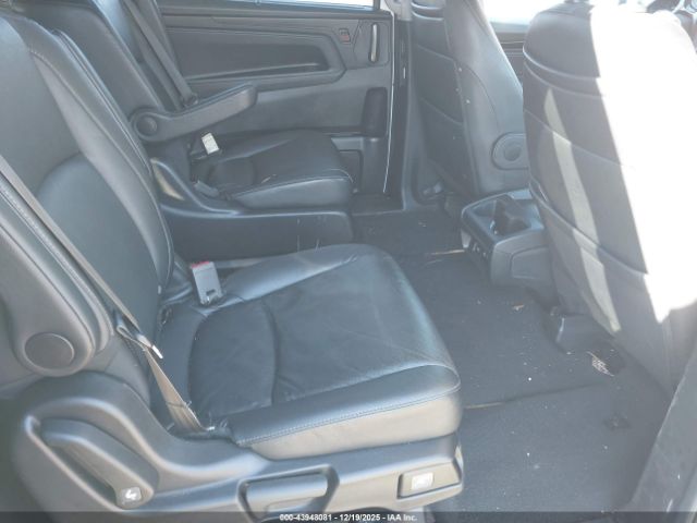 Honda Odyssey Touring Image 6