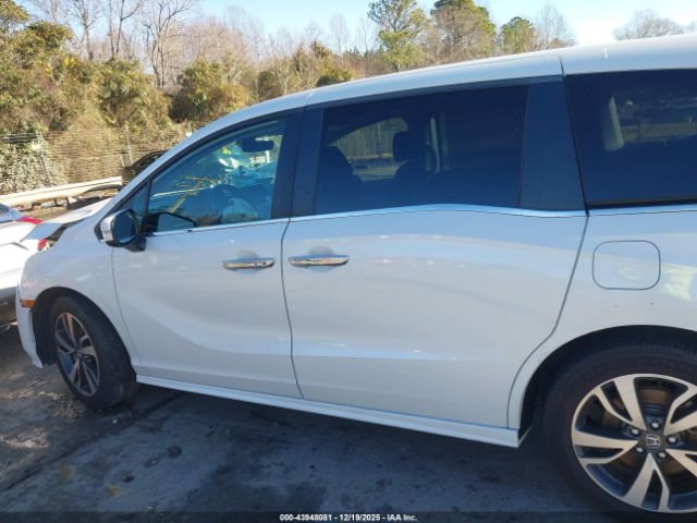Honda Odyssey Touring Image 11