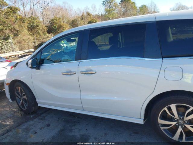 Honda Odyssey Touring Image 11