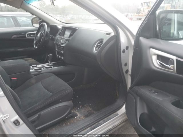 Nissan Pathfinder Sv Image 5