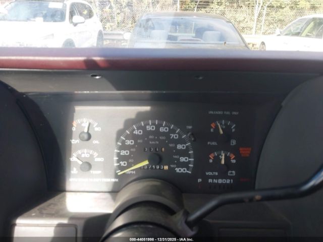 GMC Safari Xt Image 8