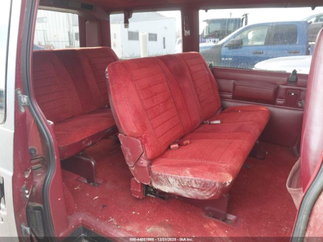 GMC Safari Xt Image 9