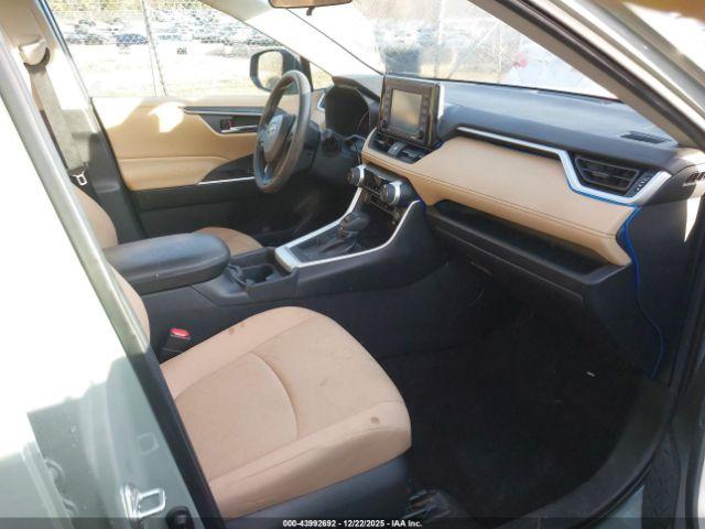 Toyota RAV4 Xle Image 6