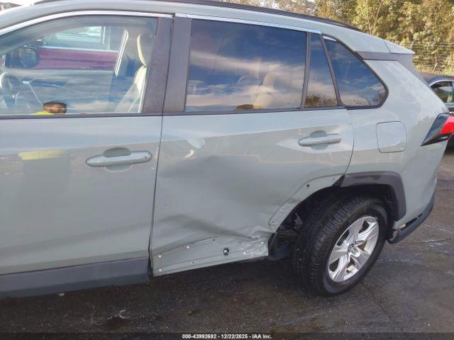 Toyota RAV4 Xle Image 10