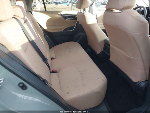 Toyota RAV4 Xle Image 9