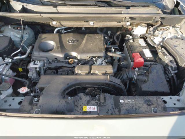 Toyota RAV4 Xle Image 12