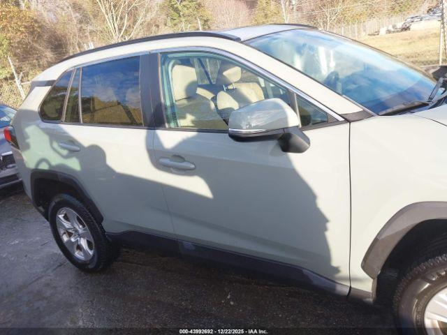 Toyota RAV4 Xle Image 15