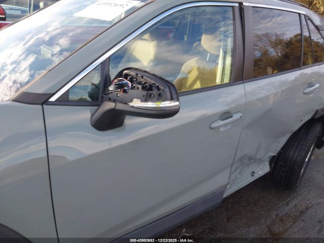 Toyota RAV4 Xle Image 5