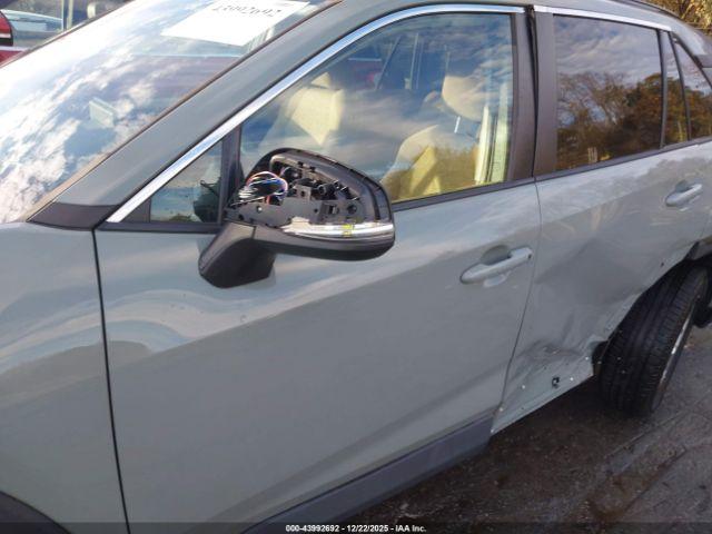 Toyota RAV4 Xle Image 5