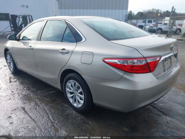 Toyota Camry Le Image 4