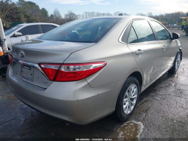 Toyota Camry Le Image 16