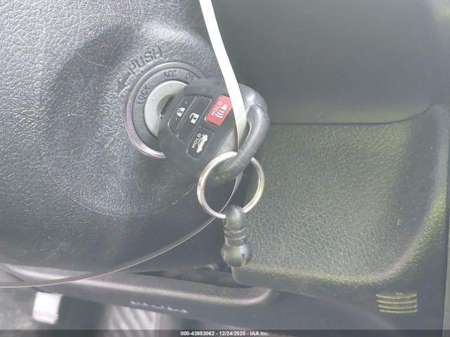 Toyota Camry Le Image 9