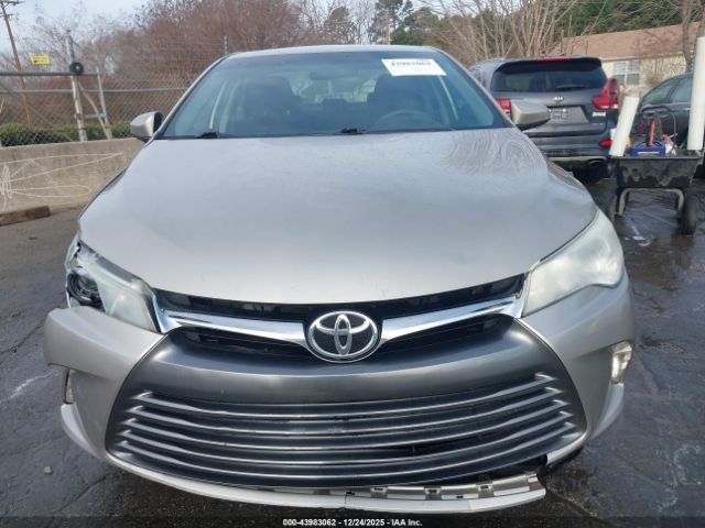 Toyota Camry Le Image 11