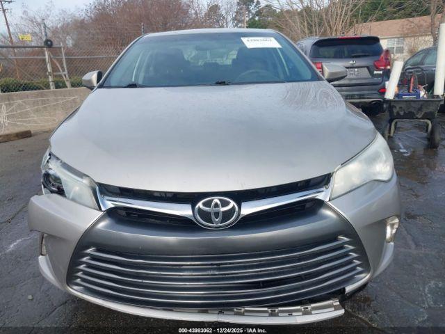 Toyota Camry Le Image 11