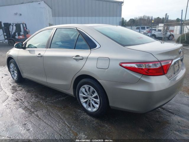 Toyota Camry Le Image 8