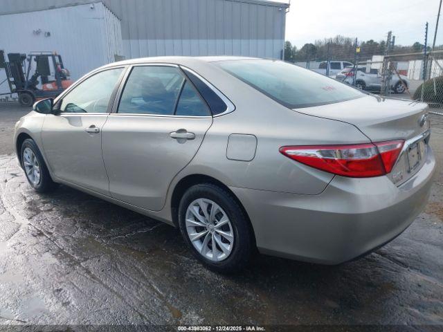 Toyota Camry Le Image 8