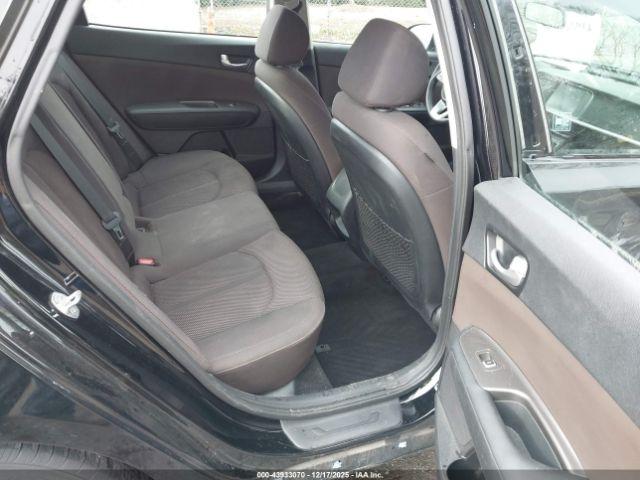 Kia Optima Lx Image 9